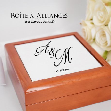 Boîte à alliances personnalisée avec initiales des mariés